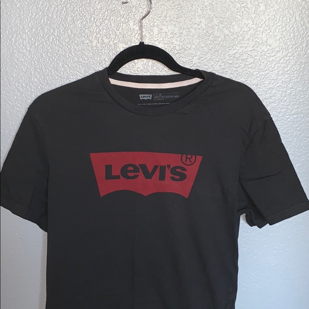 Black Levi’s Logo Tee